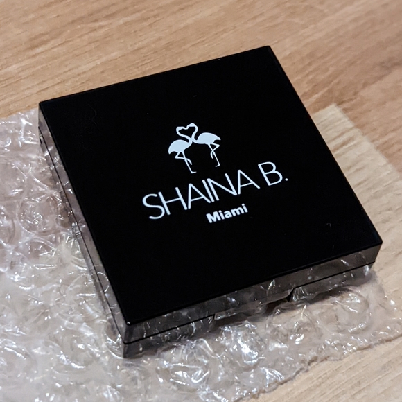 3/$30 Bundle SHAINA B. Miami Eye Shadow Duo - Picture 2 of 3
